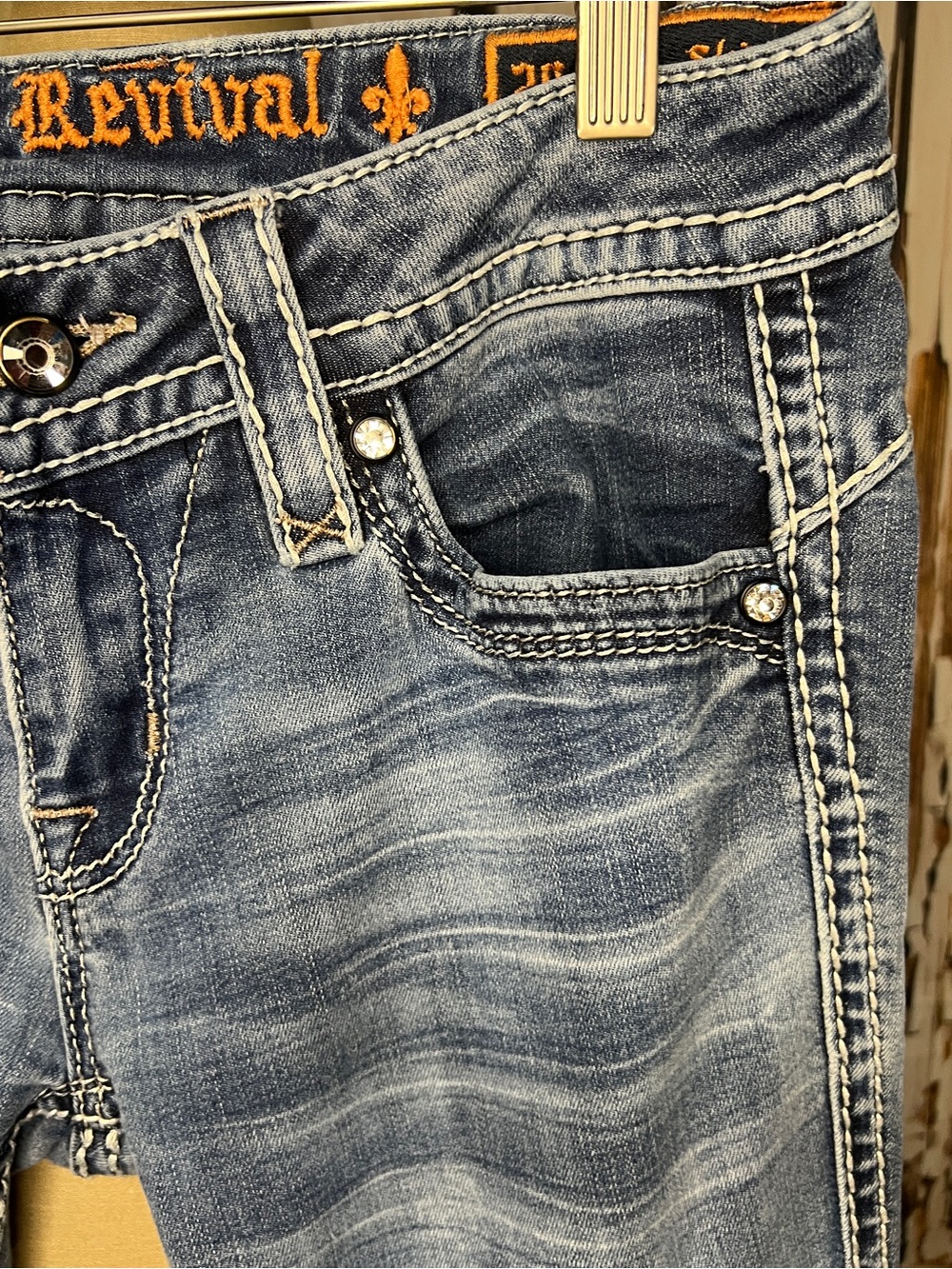 MUST HAVE ROCK REVIVAL SKINNY JEANS - Picture 4 of 13